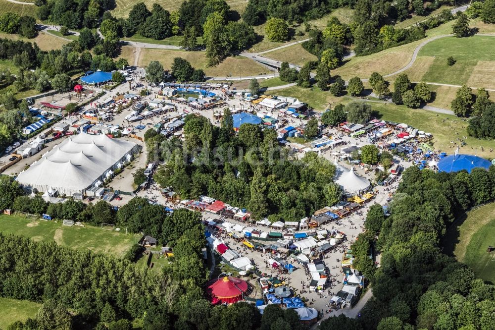 München aus der Vogelperspektive: Gelände des Sommer Tollwood Musik- Festival in München im Bundesland Bayern, Deutschland