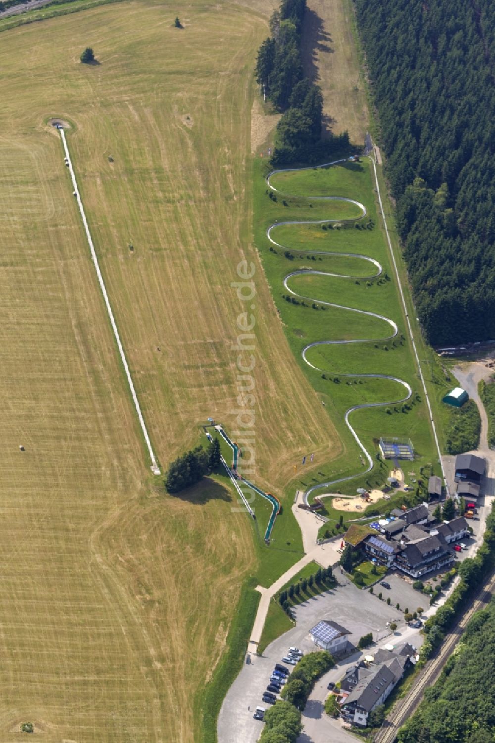 Willingen aus der Vogelperspektive: Gelände der Sommerrodelbahn Willingen in Willingen im Landkreis Waldeck-Frankenberg in Hessen