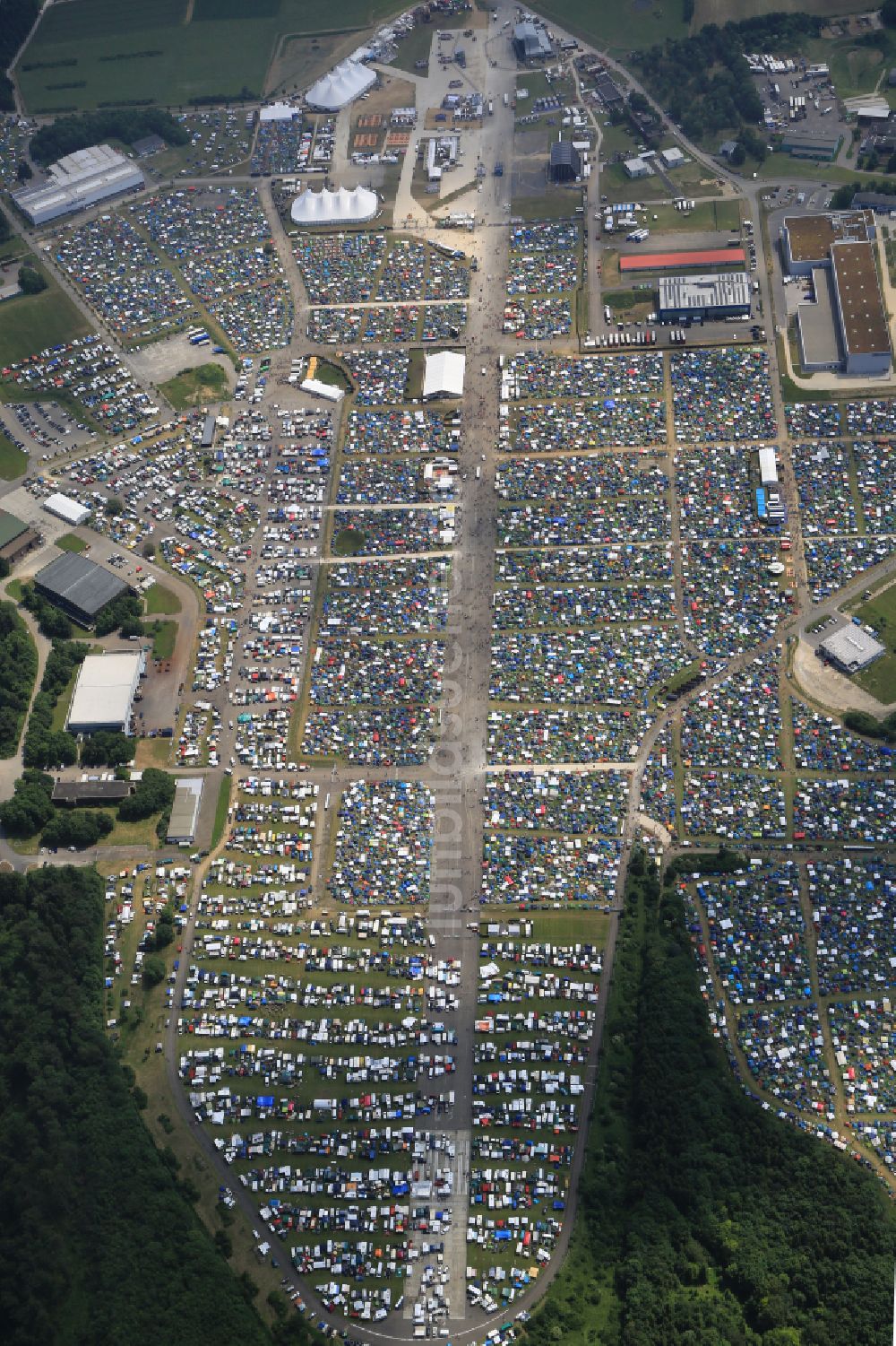 Neuhausen ob Eck aus der Vogelperspektive: Gelände des Southside Musik- Festival in Neuhausen ob Eck im Bundesland Baden-Württemberg, Deutschland