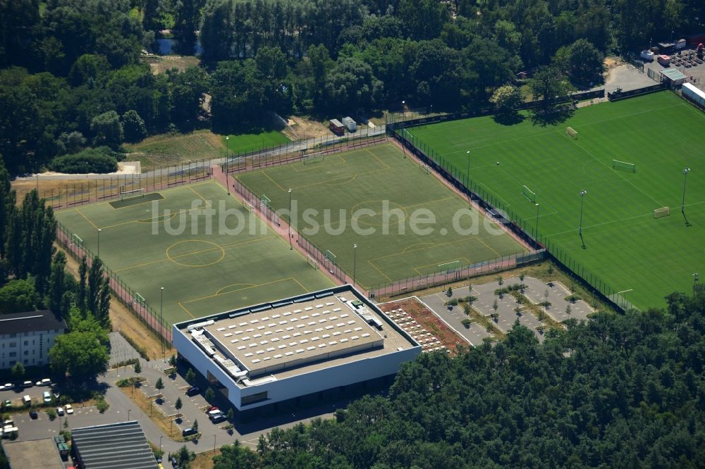 Luftaufnahme Berlin - Gelände des Sportpark an der Großsporthalle / Sporthalle Alte Försterei in Köpenick in Berlin