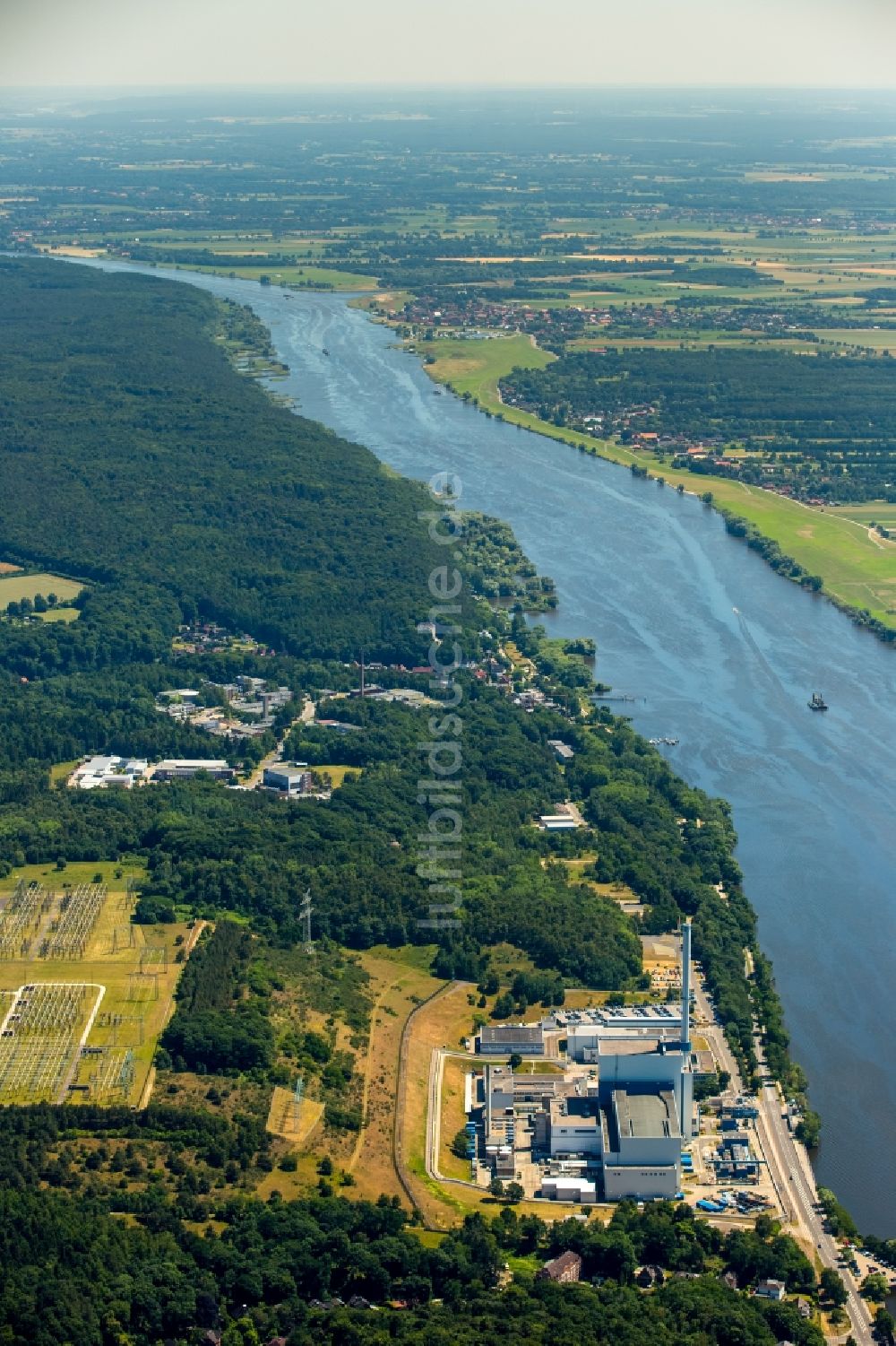 Luftbild Krümmel, Geesthacht - Gelände des stillgelegten Kernkraftwerk Krümmel am Ufer der Elbe, direkt am Ortsteil Krümmel von Geesthacht im Bundesland Schleswig-Holstein