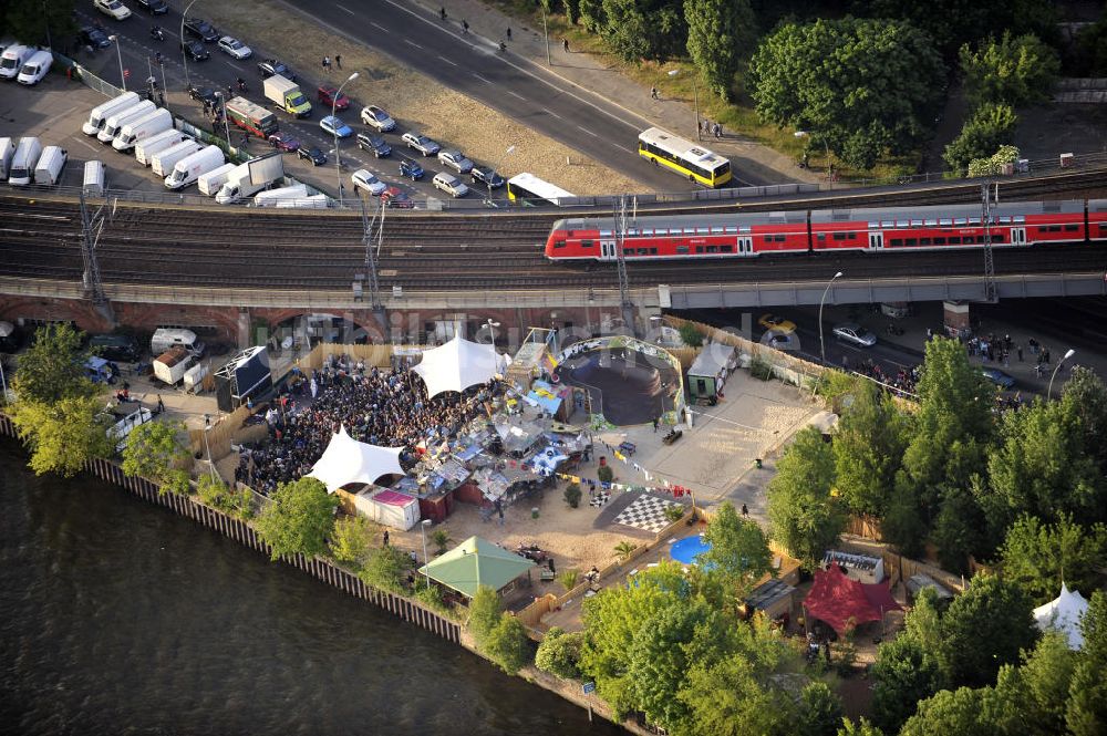 Berlin aus der Vogelperspektive: Gelände der Strandbar BAR25 in Berlin-Mitte