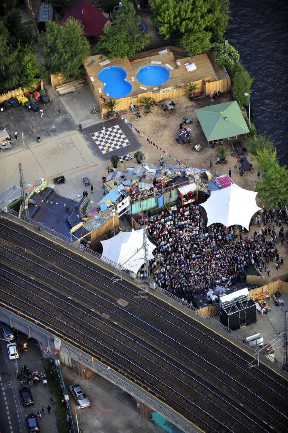 Berlin von oben - Gelände der Strandbar BAR25 in Berlin-Mitte