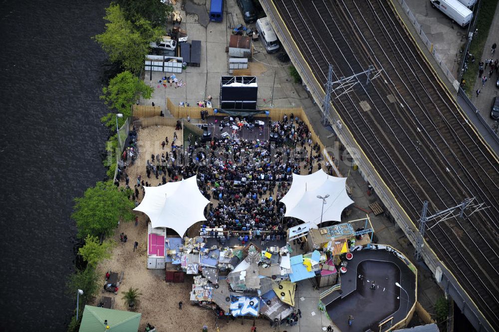 Berlin aus der Vogelperspektive: Gelände der Strandbar BAR25 in Berlin-Mitte