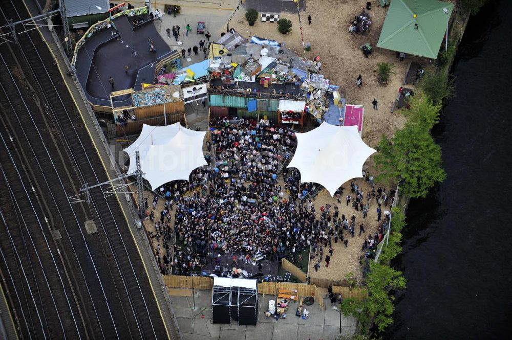 Berlin aus der Vogelperspektive: Gelände der Strandbar BAR25 in Berlin-Mitte