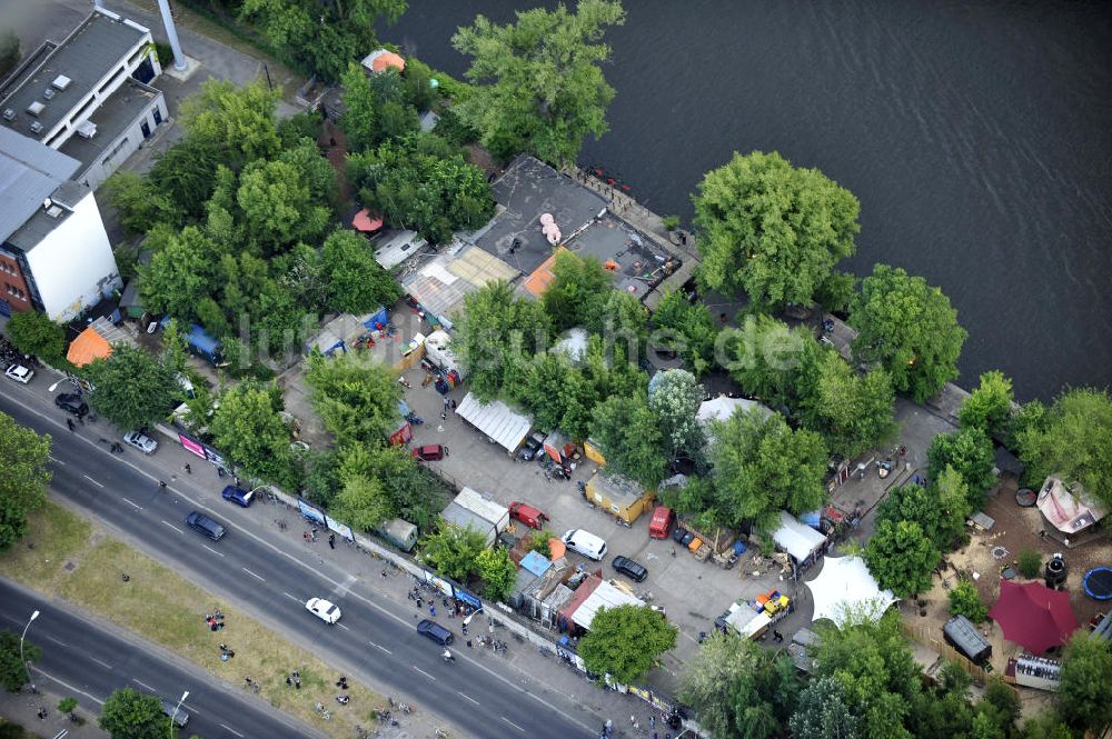 Berlin aus der Vogelperspektive: Gelände der Strandbar BAR25 in Berlin-Mitte