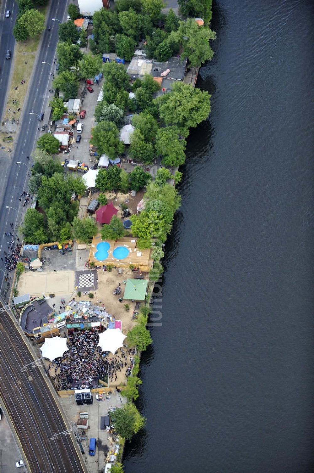 Berlin aus der Vogelperspektive: Gelände der Strandbar BAR25 in Berlin-Mitte