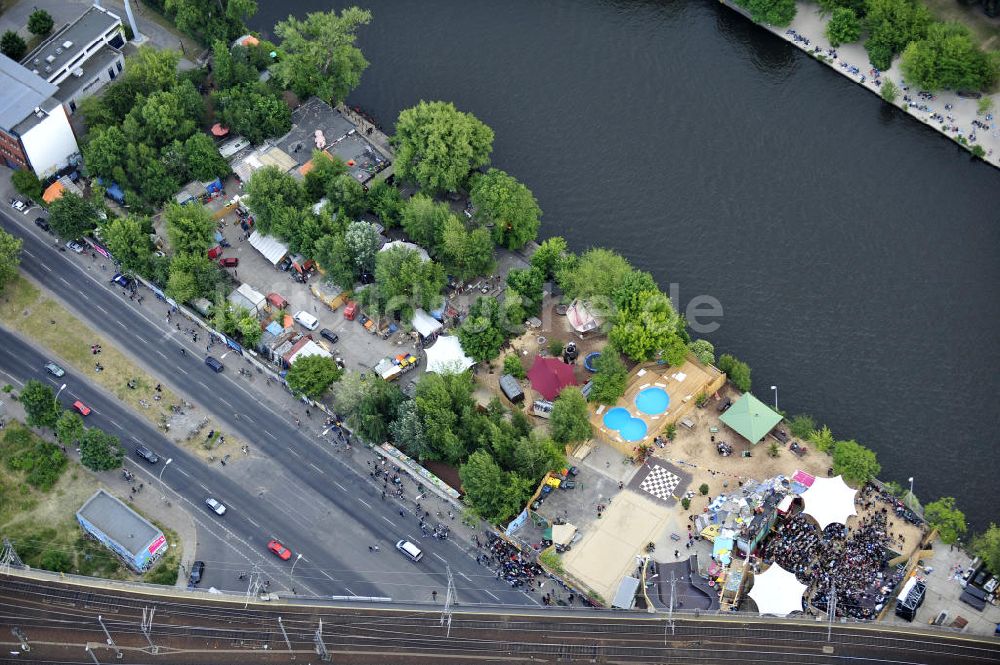 Berlin aus der Vogelperspektive: Gelände der Strandbar BAR25 in Berlin-Mitte