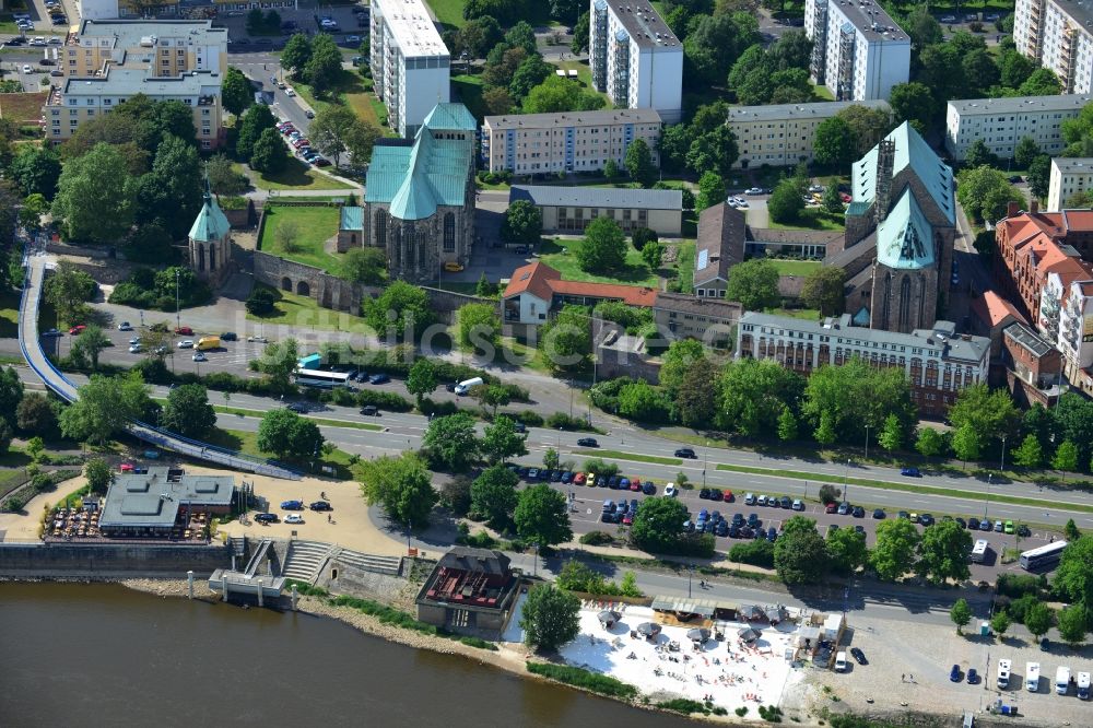 Magdeburg von oben - Gelände der Strandbar Magdeburg am Ufer der Elbe in Magdeburg in Sachsen-Anhalt