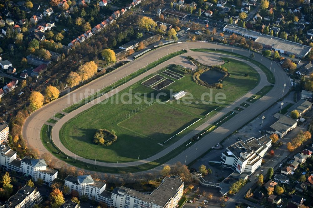 Berlin aus der Vogelperspektive: Gelände der Trabrennbahn Mariendorf im Bezirk Tempelhof-Schöneberg in Berlin