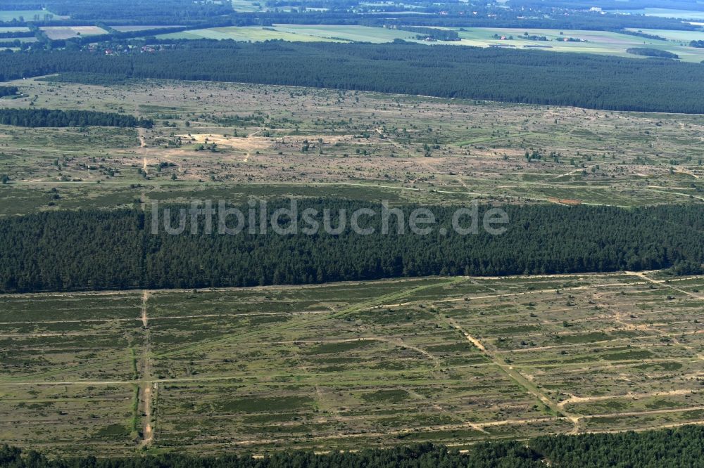 Lübthen aus der Vogelperspektive: Gelände des Truppenübungsplatz der Bundeswehr in Lübthen im Bundesland Mecklenburg-Vorpommern