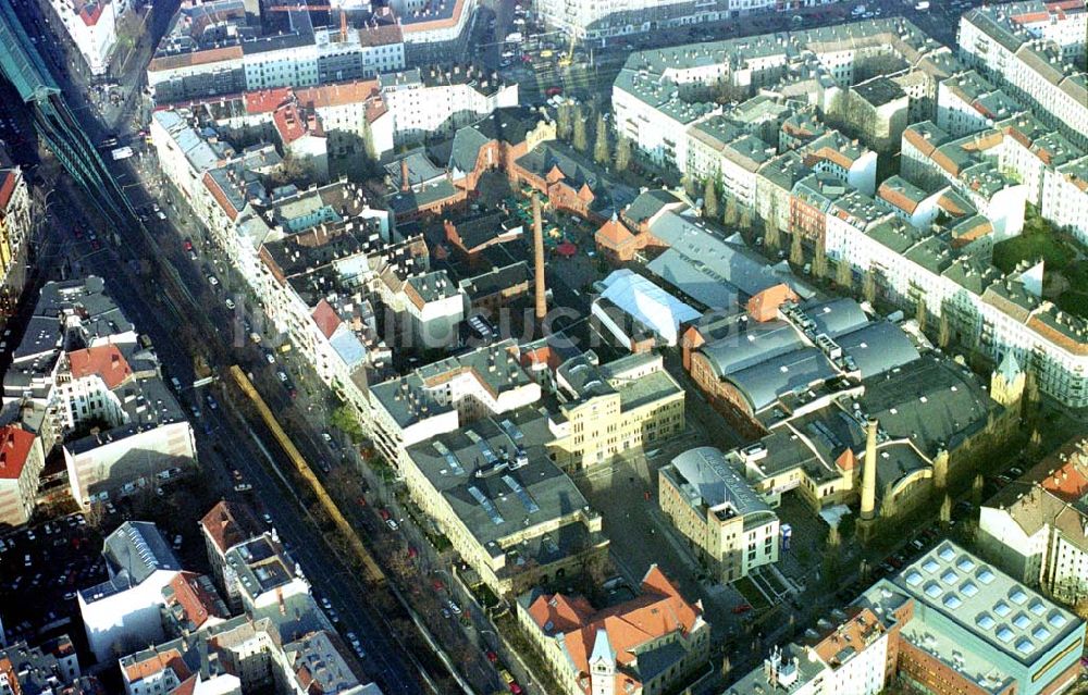 Luftaufnahme Berlin - Prenzlauer Berg - Gelände der umgebauten Kulturbrauerei Berlin - Prenzlauer Berg an der Schönhauser Allee.