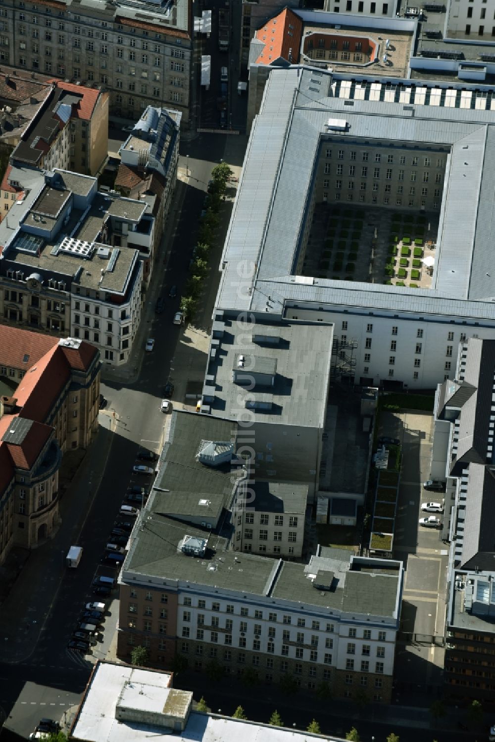 Luftaufnahme Berlin - Gelände des Umspannwerkes Jägerstraße - Mauerstraße im Stadtzentrum Mitte in Berlin