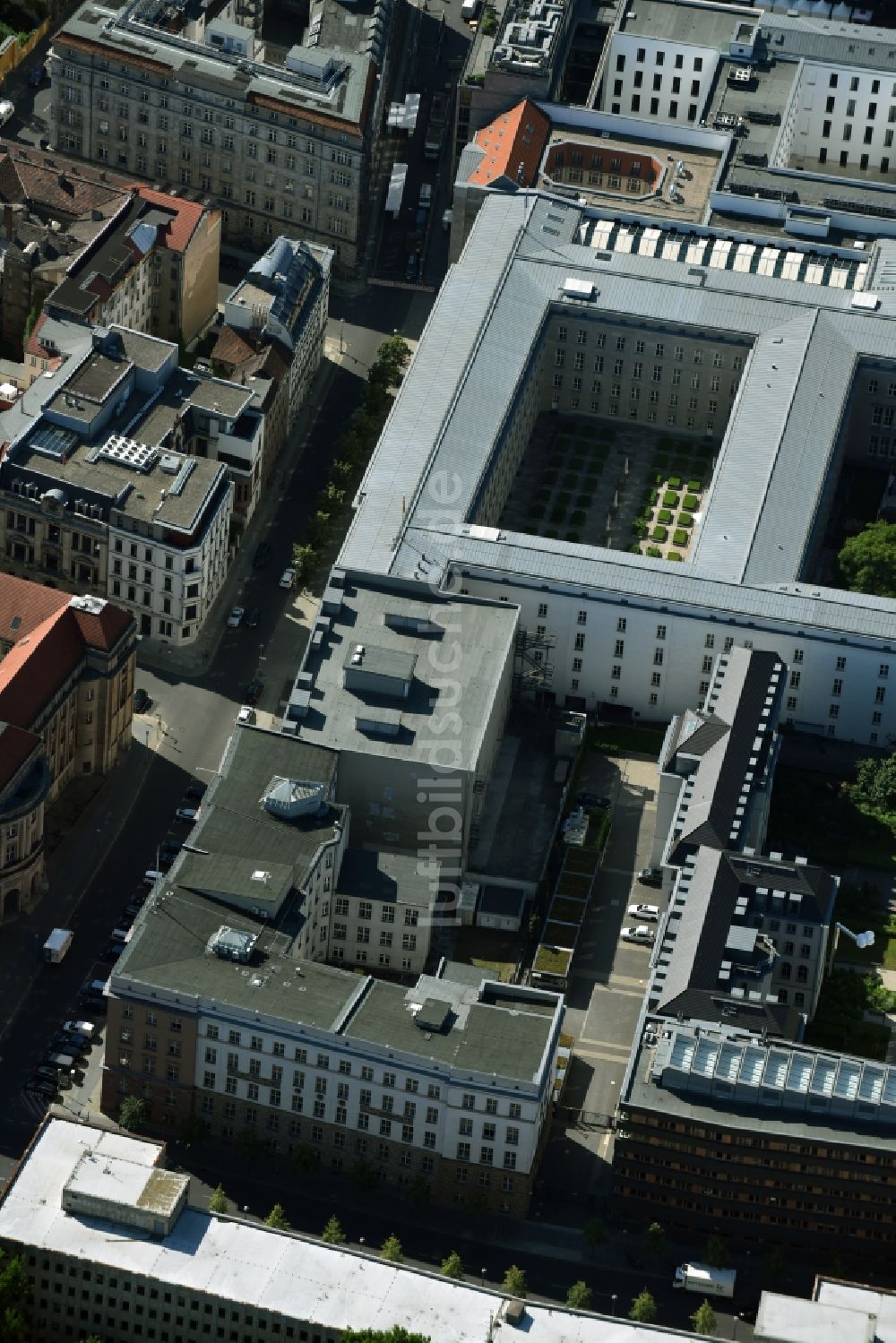 Luftbild Berlin - Gelände des Umspannwerkes Jägerstraße - Mauerstraße im Stadtzentrum Mitte in Berlin