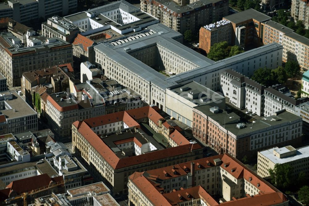 Luftbild Berlin - Gelände des Umspannwerkes Jägerstraße - Mauerstraße im Stadtzentrum Mitte in Berlin