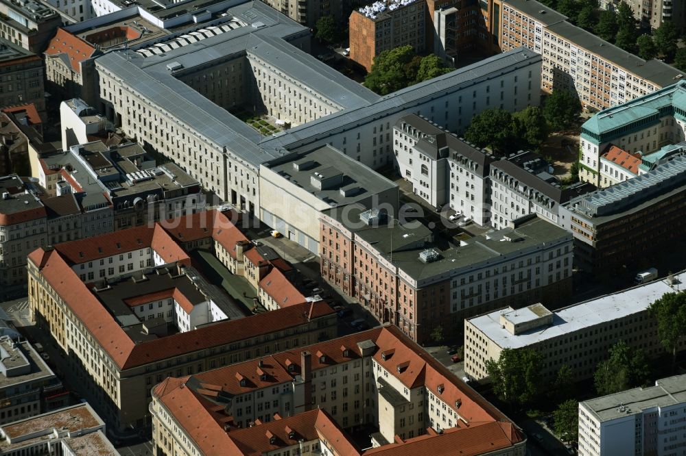 Luftaufnahme Berlin - Gelände des Umspannwerkes Jägerstraße - Mauerstraße im Stadtzentrum Mitte in Berlin