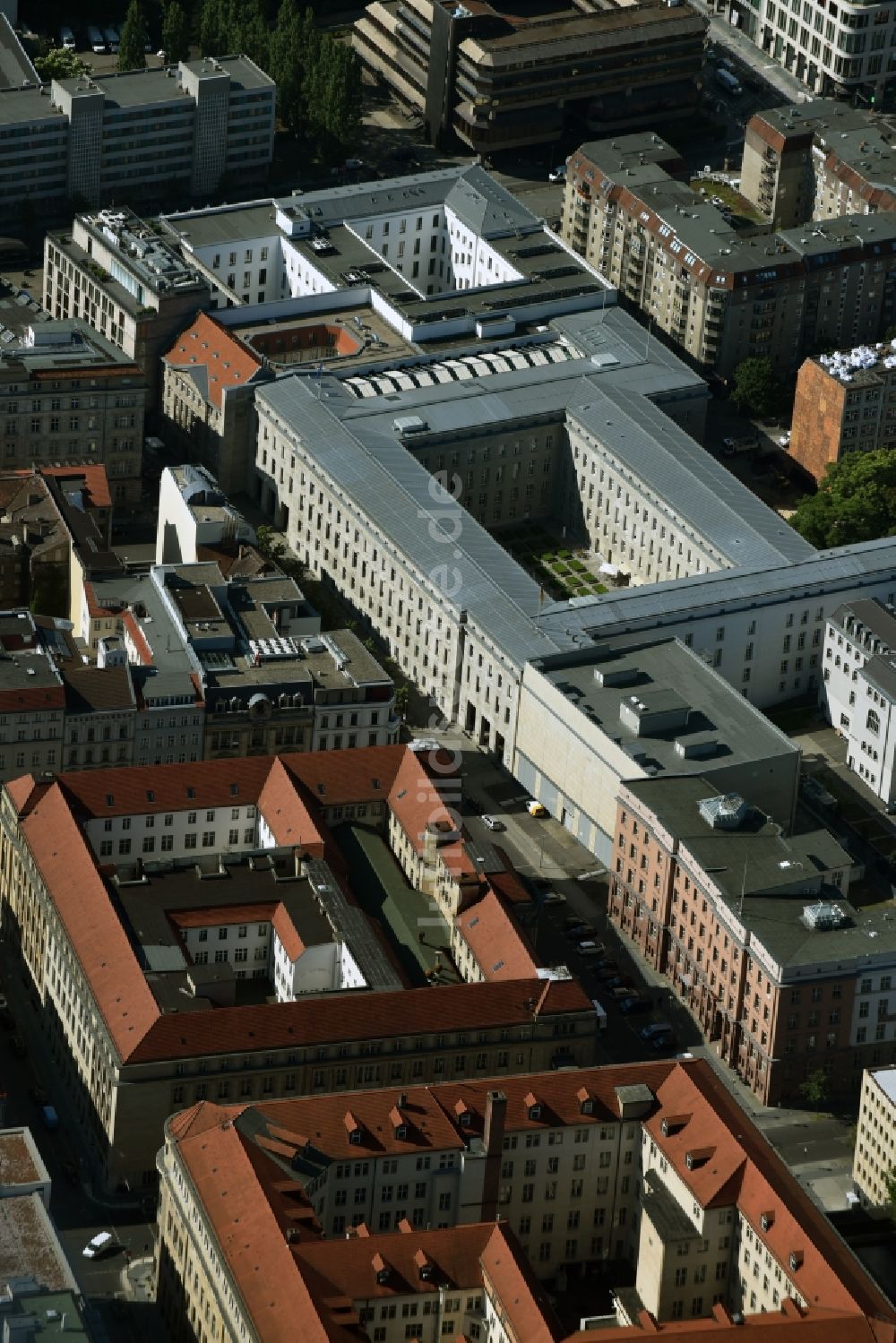 Berlin aus der Vogelperspektive: Gelände des Umspannwerkes Jägerstraße - Mauerstraße im Stadtzentrum Mitte in Berlin