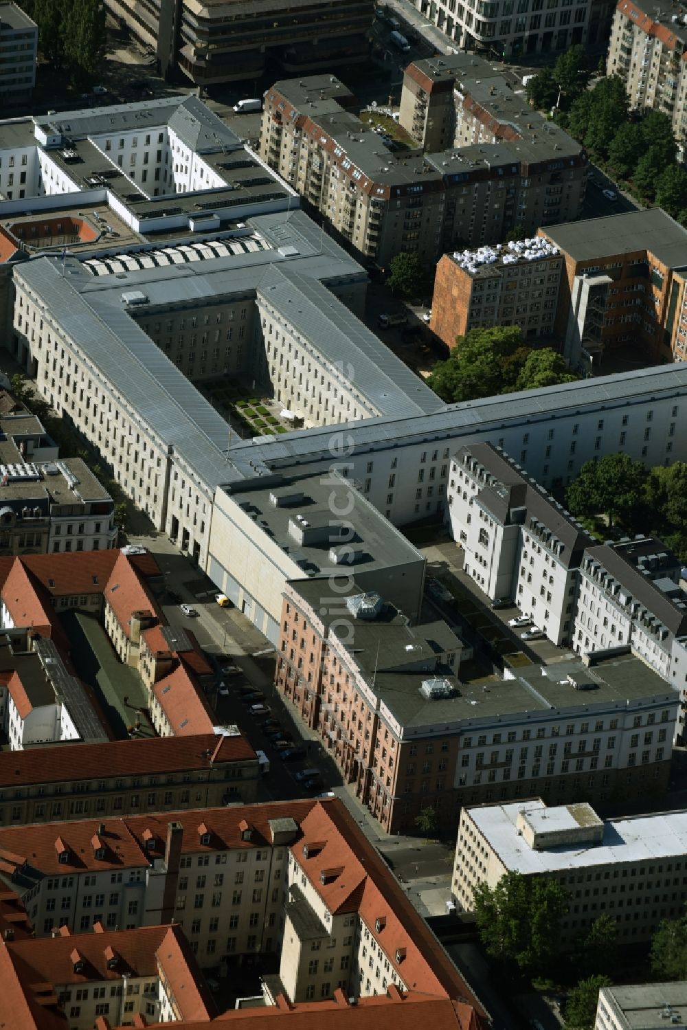 Luftbild Berlin - Gelände des Umspannwerkes Jägerstraße - Mauerstraße im Stadtzentrum Mitte in Berlin