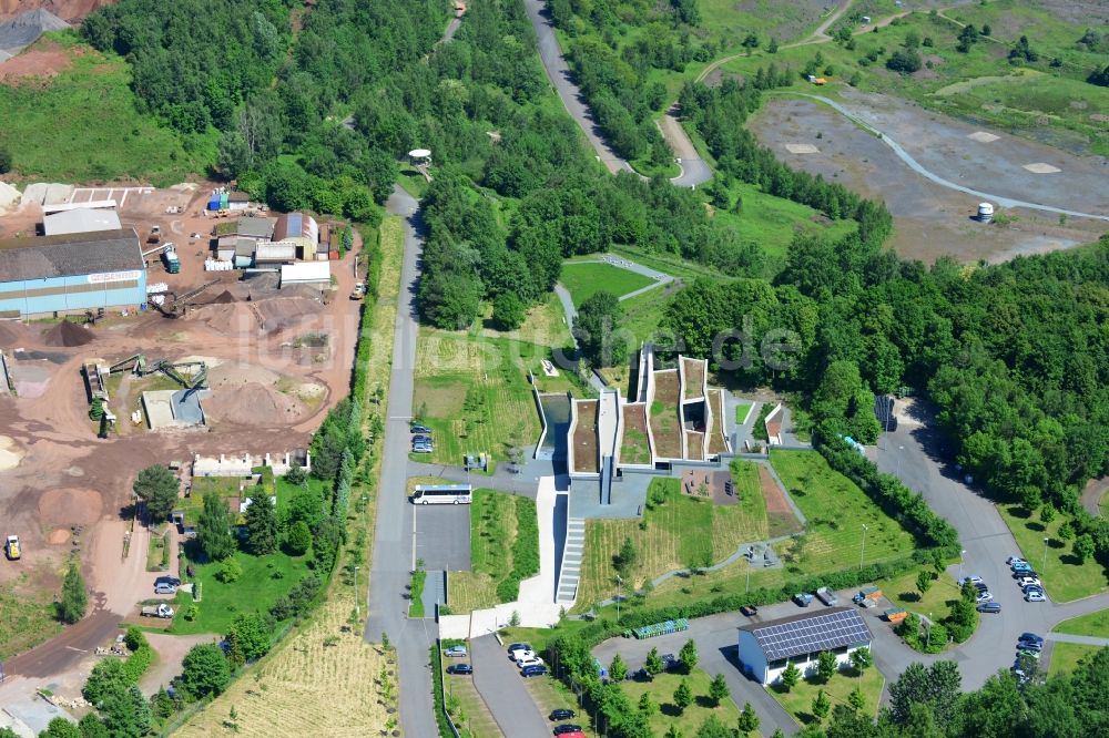 Luftaufnahme Messel - Gelände des UNESCO Welterbe Grube Messel im Bundesland Hessen