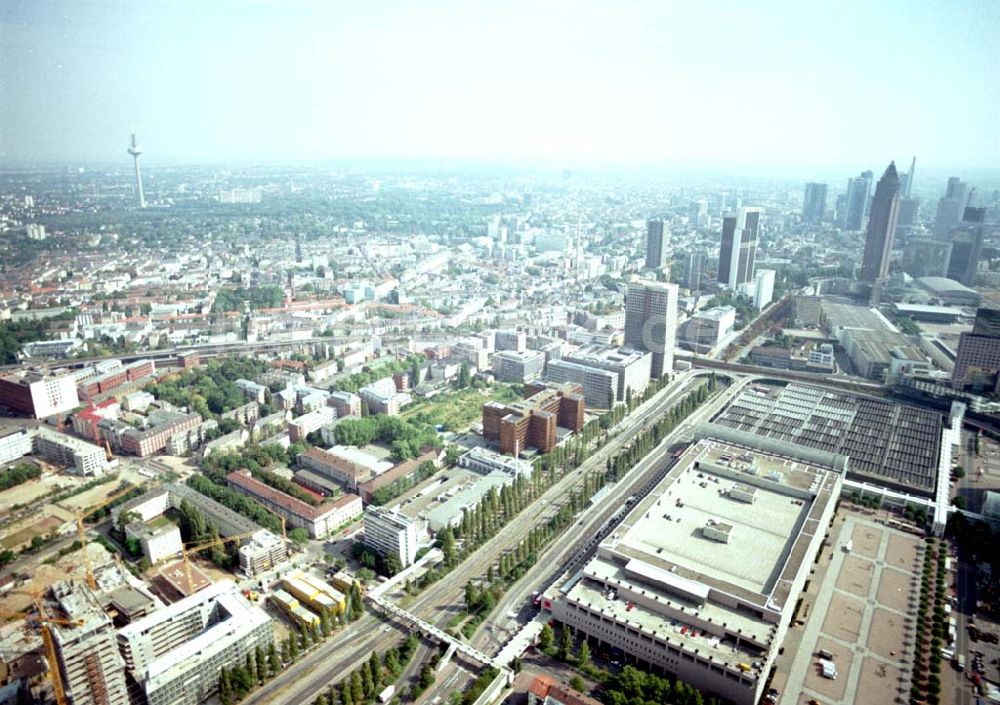 Frankfurt am Main aus der Vogelperspektive: Gelände der Union-Druckerei an der Theodor-Heuss-Allee 90-98 in Frankfurt / Main.