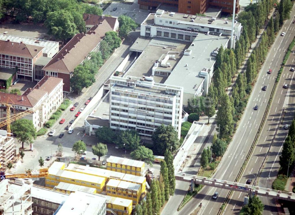 Frankfurt am Main aus der Vogelperspektive: Gelände der Union-Druckerei an der Theodor-Heuss-Allee 90-98 in Frankfurt / Main.