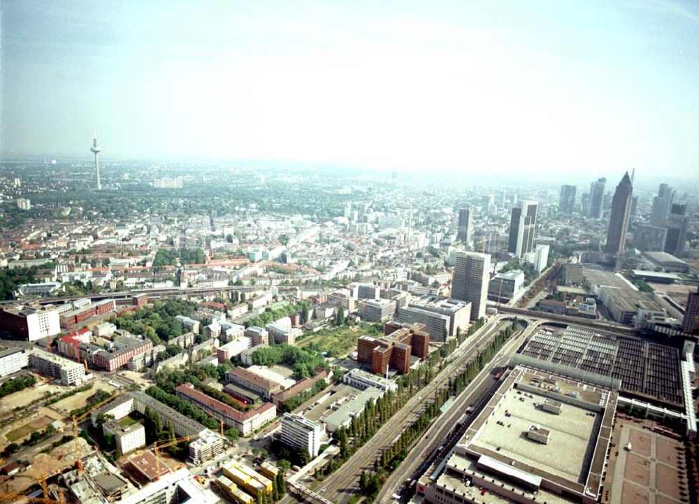 Luftbild Frankfurt am Main - Gelände der Union-Druckerei an der Theodor-Heuss-Allee 90-98 in Frankfurt / Main. ( Goldenes Haus )