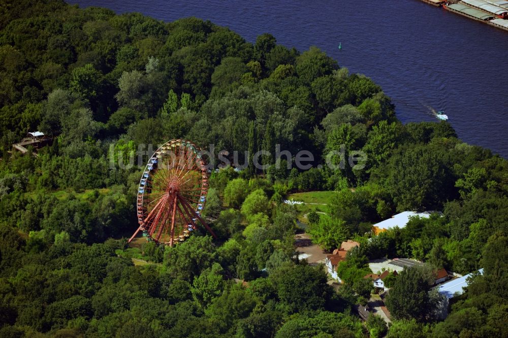 Berlin aus der Vogelperspektive: Gelände des verfallenen, ehemaligen Vergnügungspark Spreepark / Kulturpark Plänterwald im Bezirk Treptow-Köpenick von Berlin