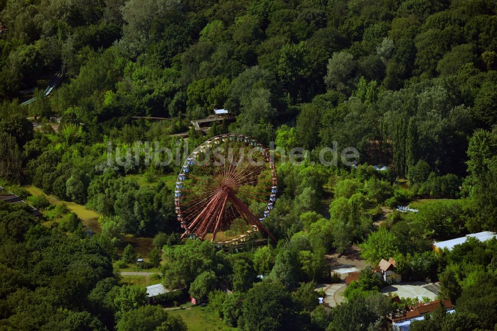 Berlin von oben - Gelände des verfallenen, ehemaligen Vergnügungspark Spreepark / Kulturpark Plänterwald im Bezirk Treptow-Köpenick von Berlin