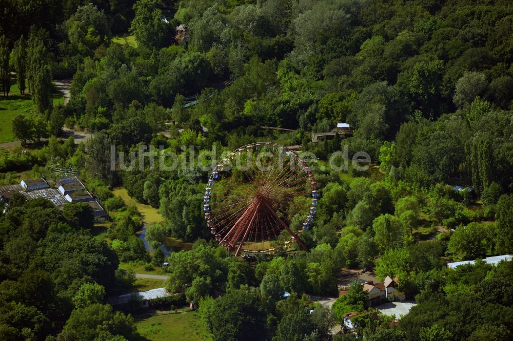 Luftbild Berlin - Gelände des verfallenen, ehemaligen Vergnügungspark Spreepark / Kulturpark Plänterwald im Bezirk Treptow-Köpenick von Berlin