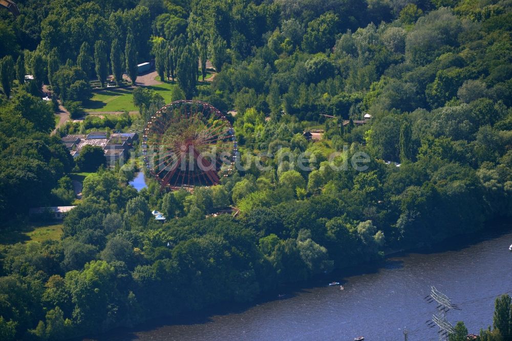 Luftbild Berlin - Gelände des verfallenen, ehemaligen Vergnügungspark Spreepark / Kulturpark Plänterwald im Bezirk Treptow-Köpenick von Berlin