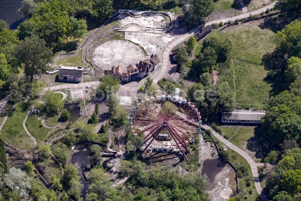 Berlin von oben - Gelände des verfallenen, ehemaligen Vergnügungspark Spreepark - Kulturpark Plänterwald im Ortsteil Plänterwald in Berlin