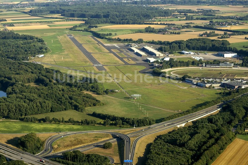 Luftbild Mönchengladbach - Gelände des Verkehrslandeplatz Flughafen Mönchengladbach in Nordrhein-Westfalen