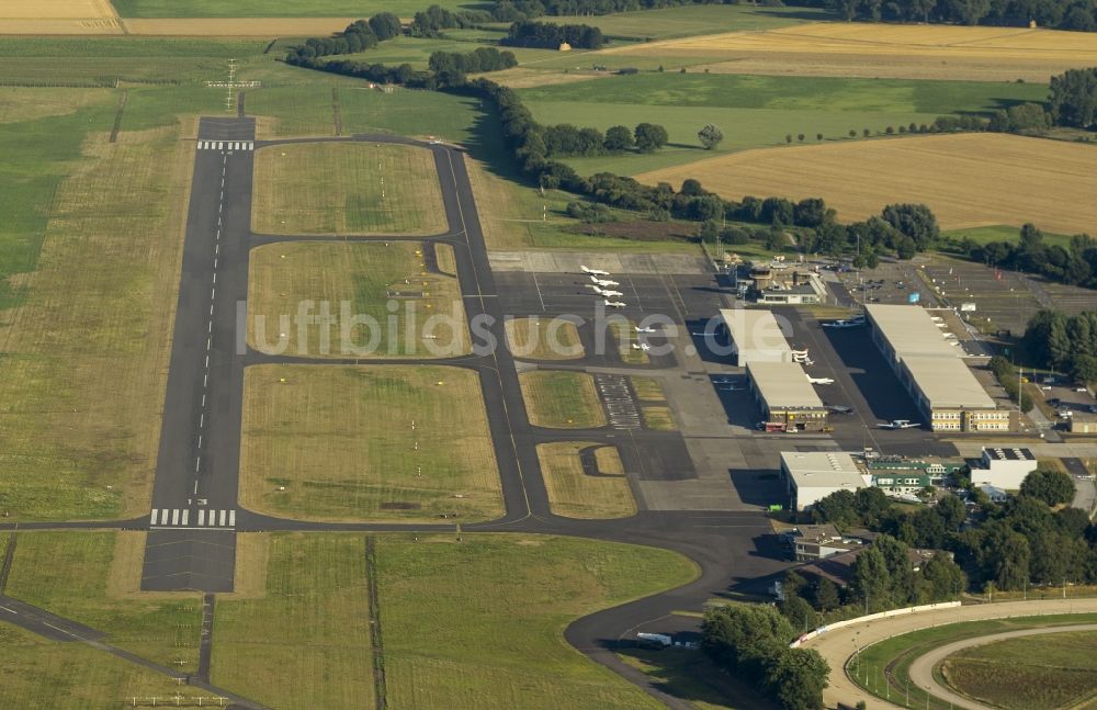 Mönchengladbach von oben - Gelände des Verkehrslandeplatz Flughafen Mönchengladbach in Nordrhein-Westfalen