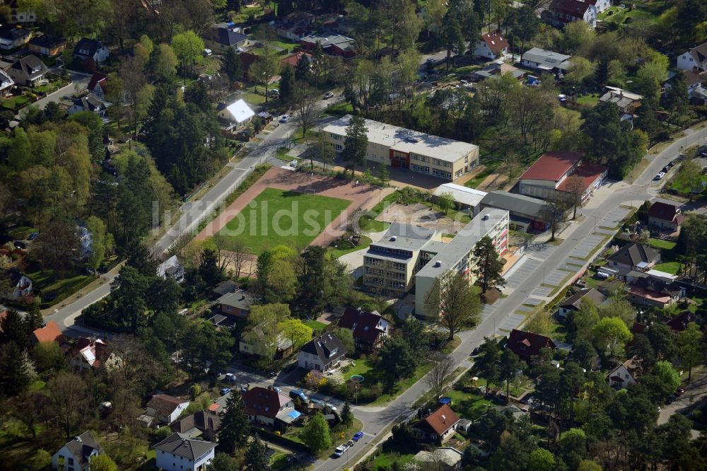 Luftbild Falkensee - Gelände des Vicco-von-Bülow Gymnasium und des TSV Turn und Sportverein Falkensee e.V. an der Rathenaustraße in Falkensee im Bundesland Brandenburg