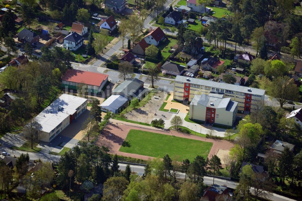 Luftbild Falkensee - Gelände des Vicco-von-Bülow Gymnasium und des TSV Turn und Sportverein Falkensee e.V. an der Rathenaustraße in Falkensee im Bundesland Brandenburg