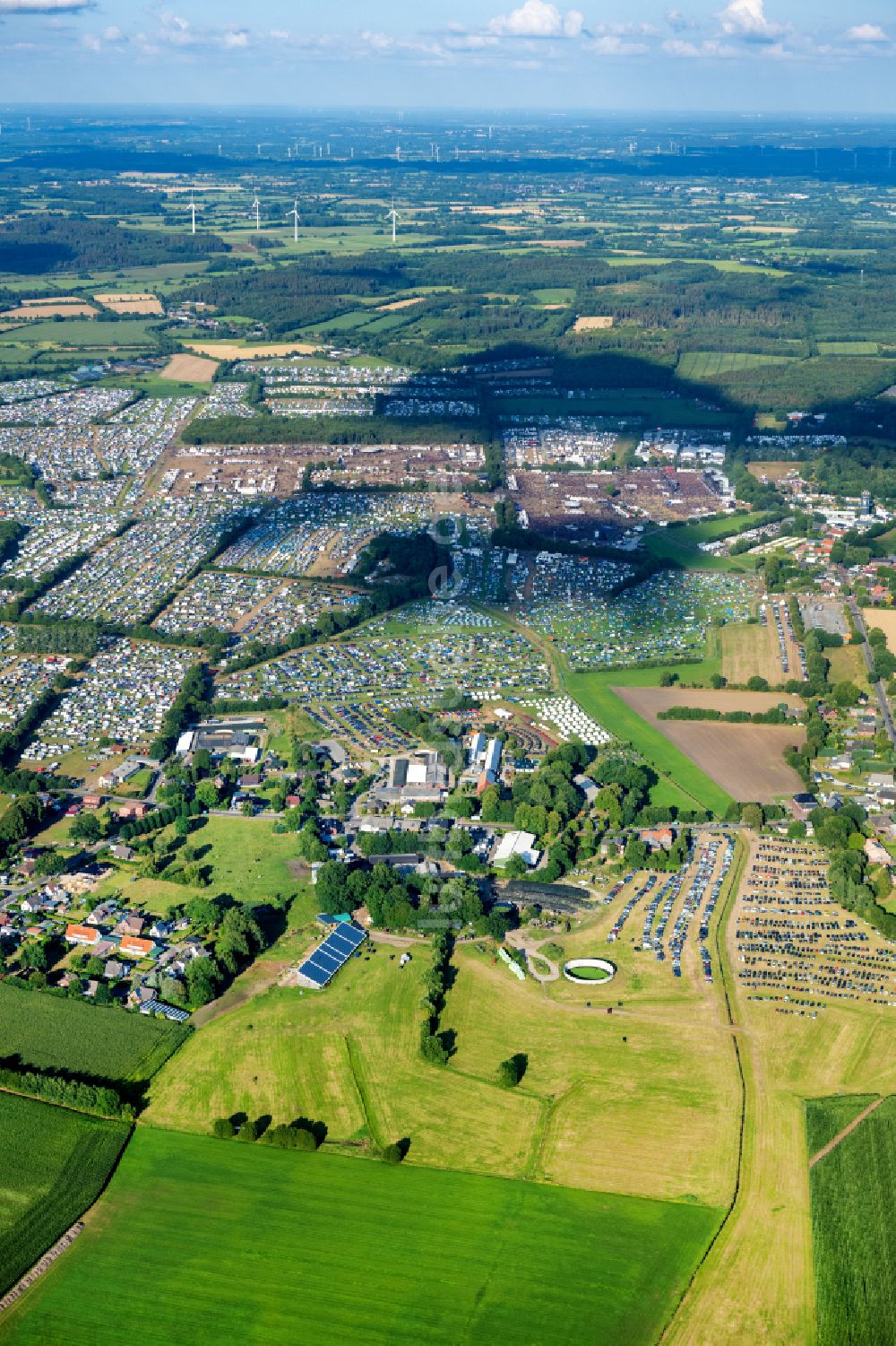 Wacken aus der Vogelperspektive: Gelände des Wacken Musik- Festival in Wacken im Bundesland Schleswig-Holstein, Deutschland