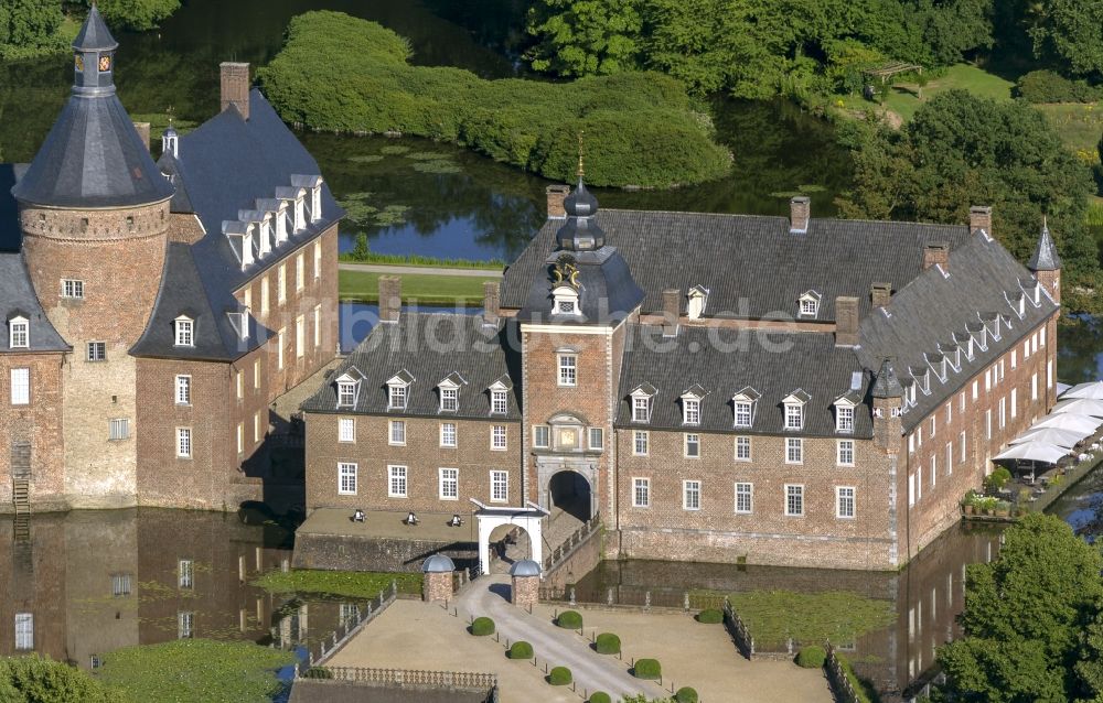 Isselburg von oben - Gelände des Wasserschloss Burg Anhalt bei Isselburg in Nordrhein-Westfalen