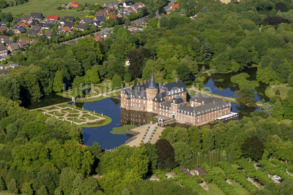 Isselburg aus der Vogelperspektive: Gelände des Wasserschloss Burg Anhalt bei Isselburg in Nordrhein-Westfalen