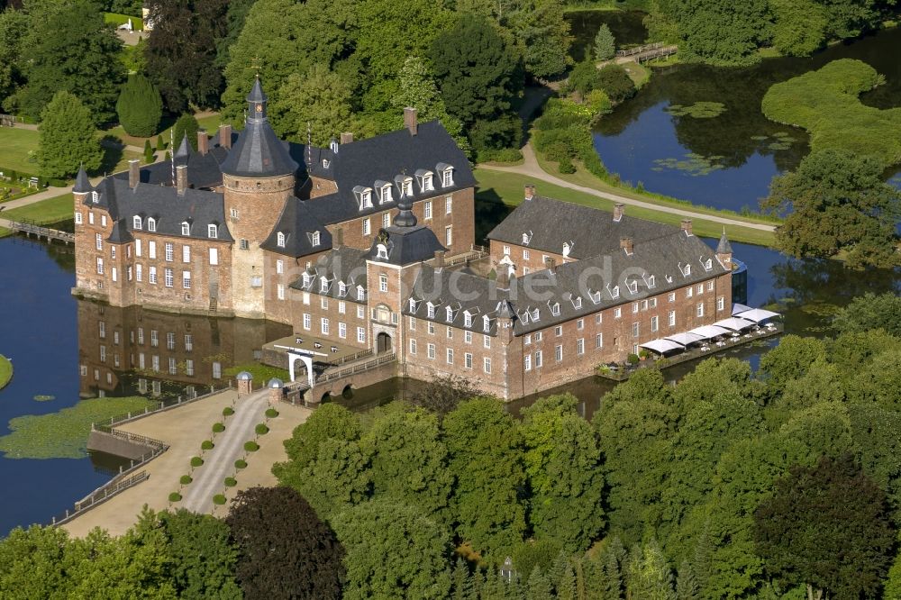 Luftbild Isselburg - Gelände des Wasserschloss Burg Anhalt bei Isselburg in Nordrhein-Westfalen