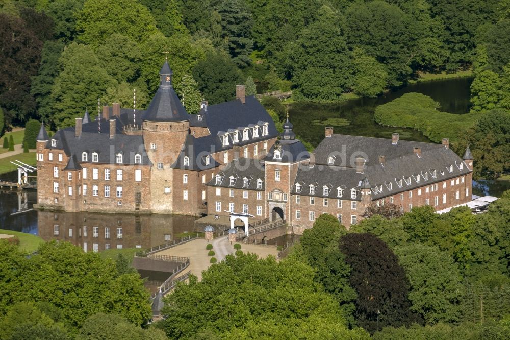 Luftaufnahme Isselburg - Gelände des Wasserschloss Burg Anhalt bei Isselburg in Nordrhein-Westfalen