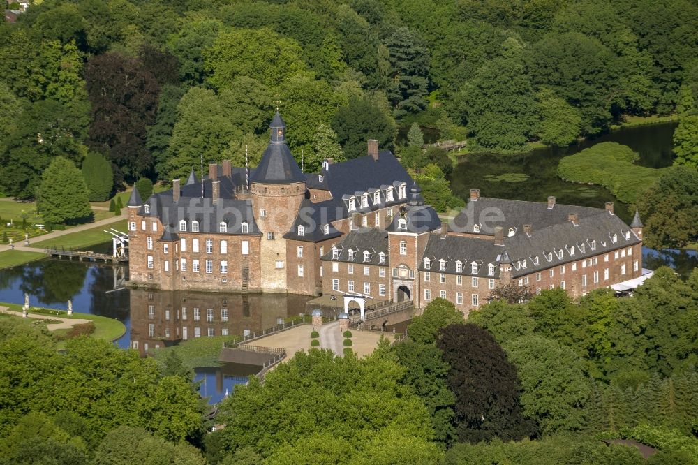 Isselburg von oben - Gelände des Wasserschloss Burg Anhalt bei Isselburg in Nordrhein-Westfalen