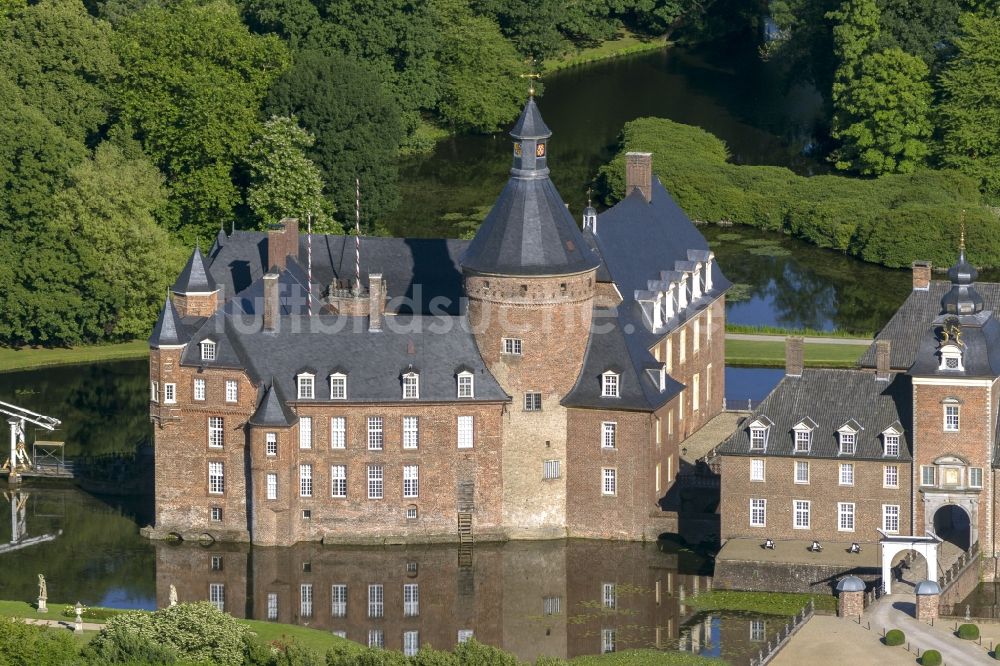 Luftaufnahme Isselburg - Gelände des Wasserschloss Burg Anhalt bei Isselburg in Nordrhein-Westfalen