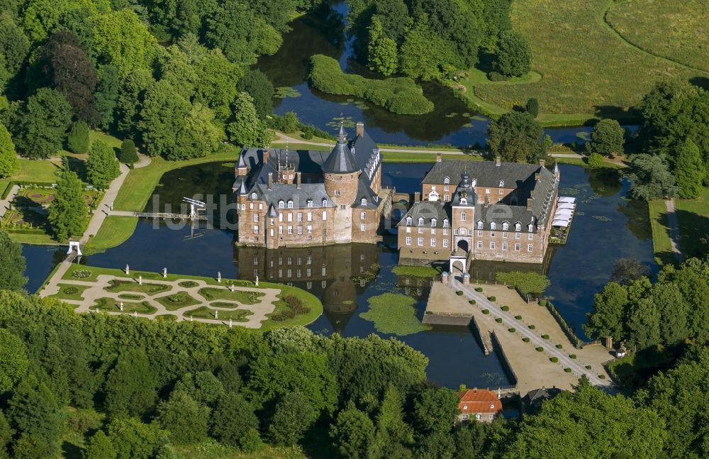 Luftbild Isselburg - Gelände des Wasserschloss Burg Anhalt bei Isselburg in Nordrhein-Westfalen