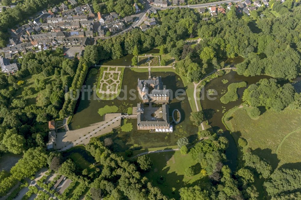 Isselburg von oben - Gelände des Wasserschloss Burg Anhalt bei Isselburg in Nordrhein-Westfalen