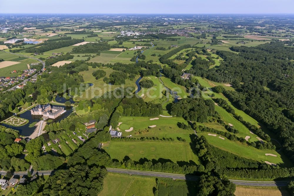 Luftbild Isselburg - Gelände des Wasserschloss Burg Anhalt bei Isselburg in Nordrhein-Westfalen