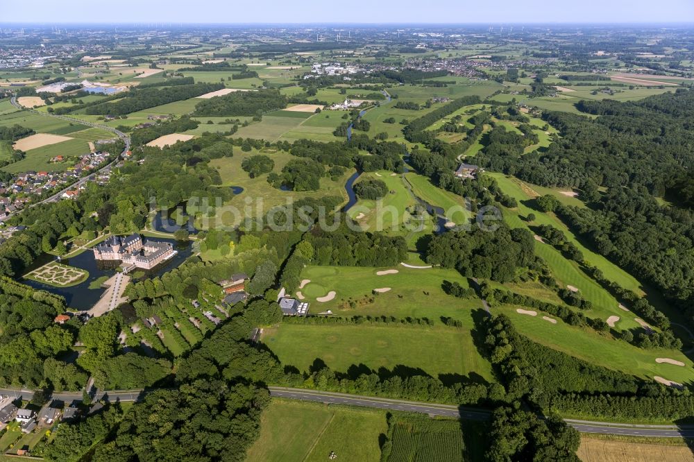 Luftaufnahme Isselburg - Gelände des Wasserschloss Burg Anhalt bei Isselburg in Nordrhein-Westfalen