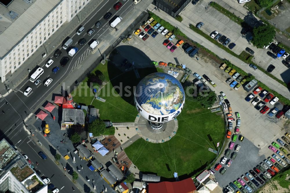 Berlin aus der Vogelperspektive: Gelände der Weltballon Berlin Dienstleistungs GmbH und der Trabi-World in Berlin