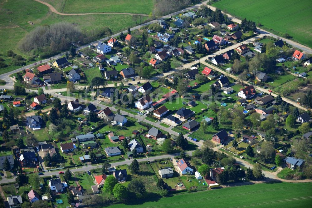 Falkensee von oben - Gelände der Wohngebiete an der Emdener Straße / Rostocker Straße in Falkensee im Bundesland Brandenburg