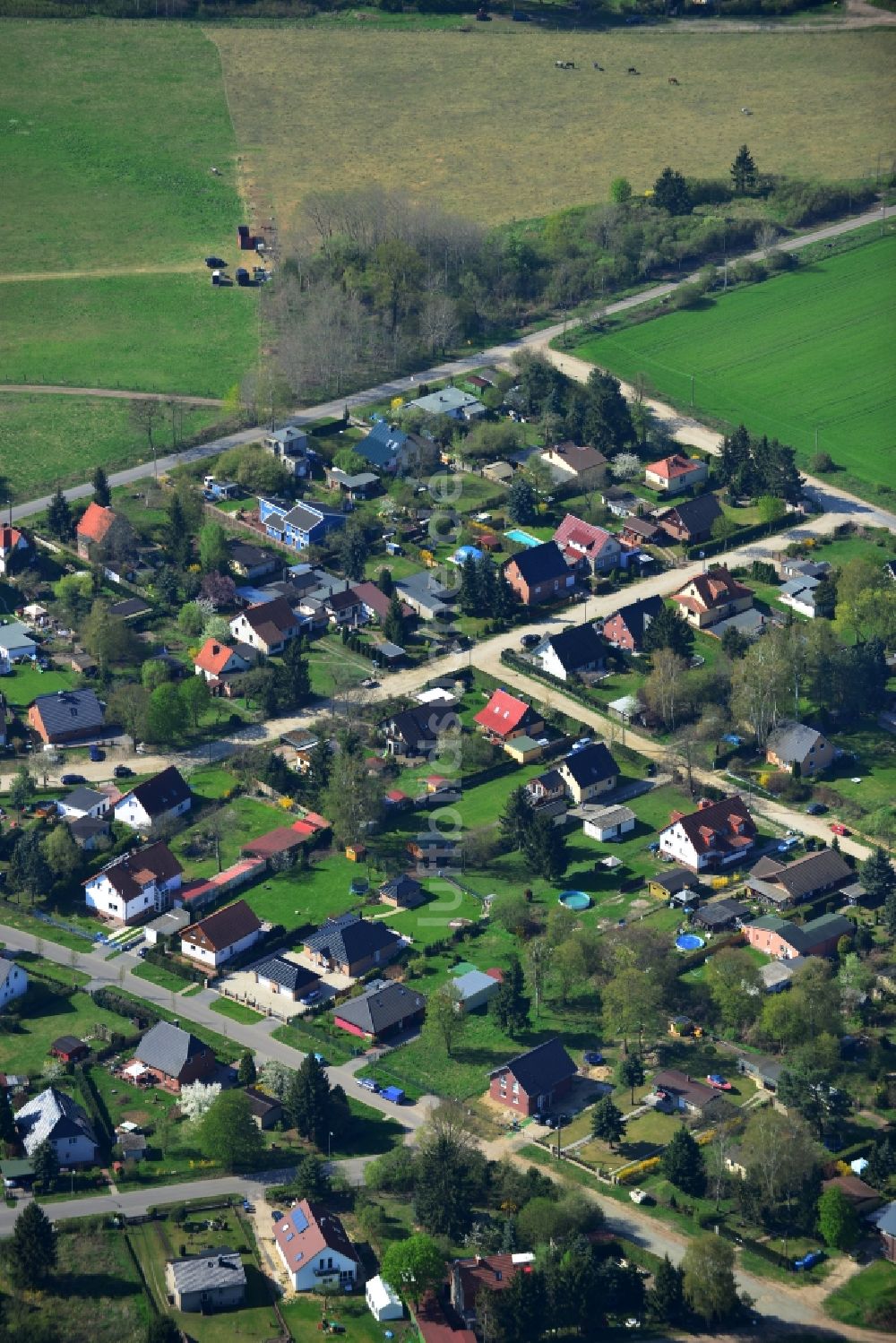 Falkensee aus der Vogelperspektive: Gelände der Wohngebiete an der Emdener Straße / Rostocker Straße in Falkensee im Bundesland Brandenburg