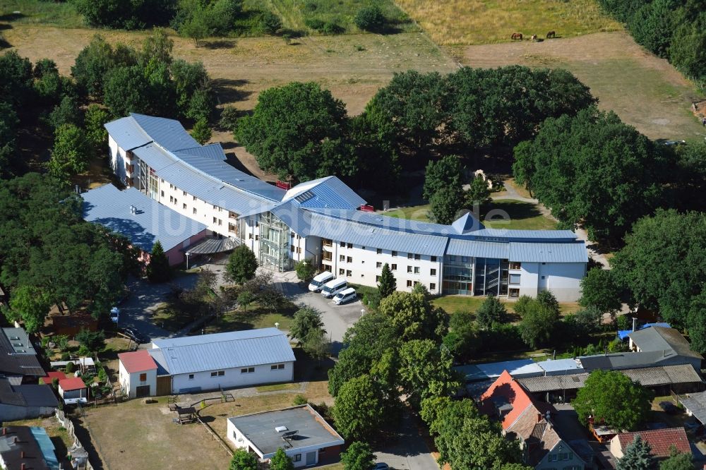 Luftaufnahme Beetzendorf - Gelände Wohnheim - Gebäude Caritaswohnheim Friedrich Lorenz in Beetzendorf im Bundesland Sachsen-Anhalt, Deutschland